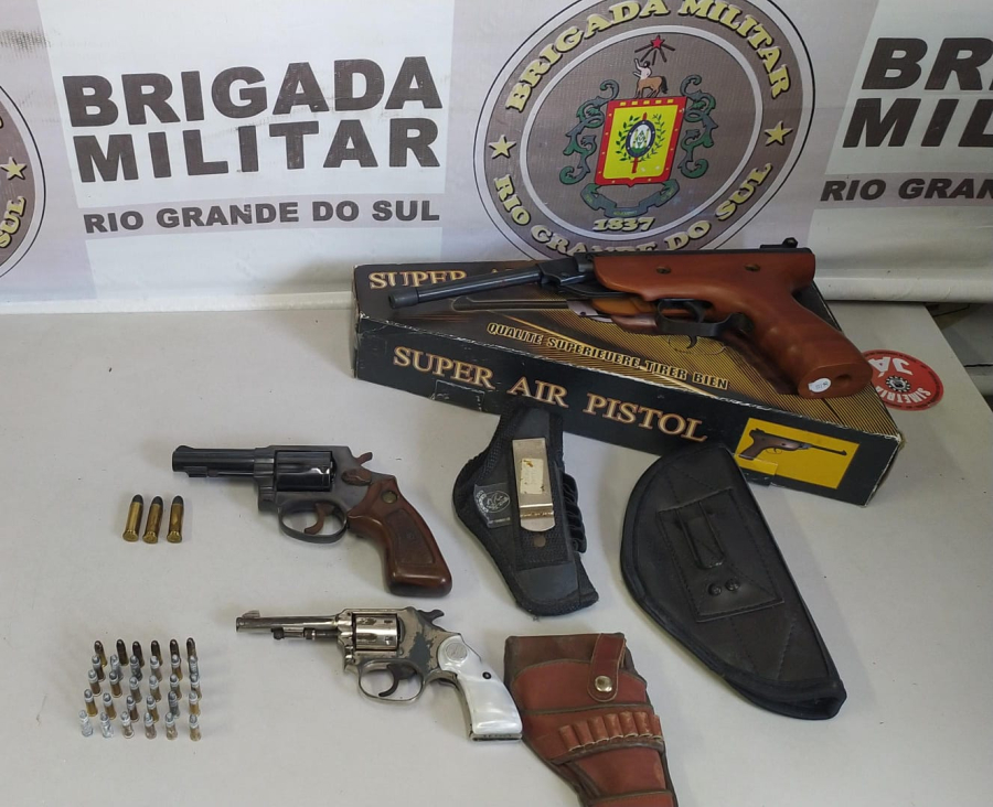 BM prende homem no bairro Salgado Filho com duas armas e mais de 30 munições